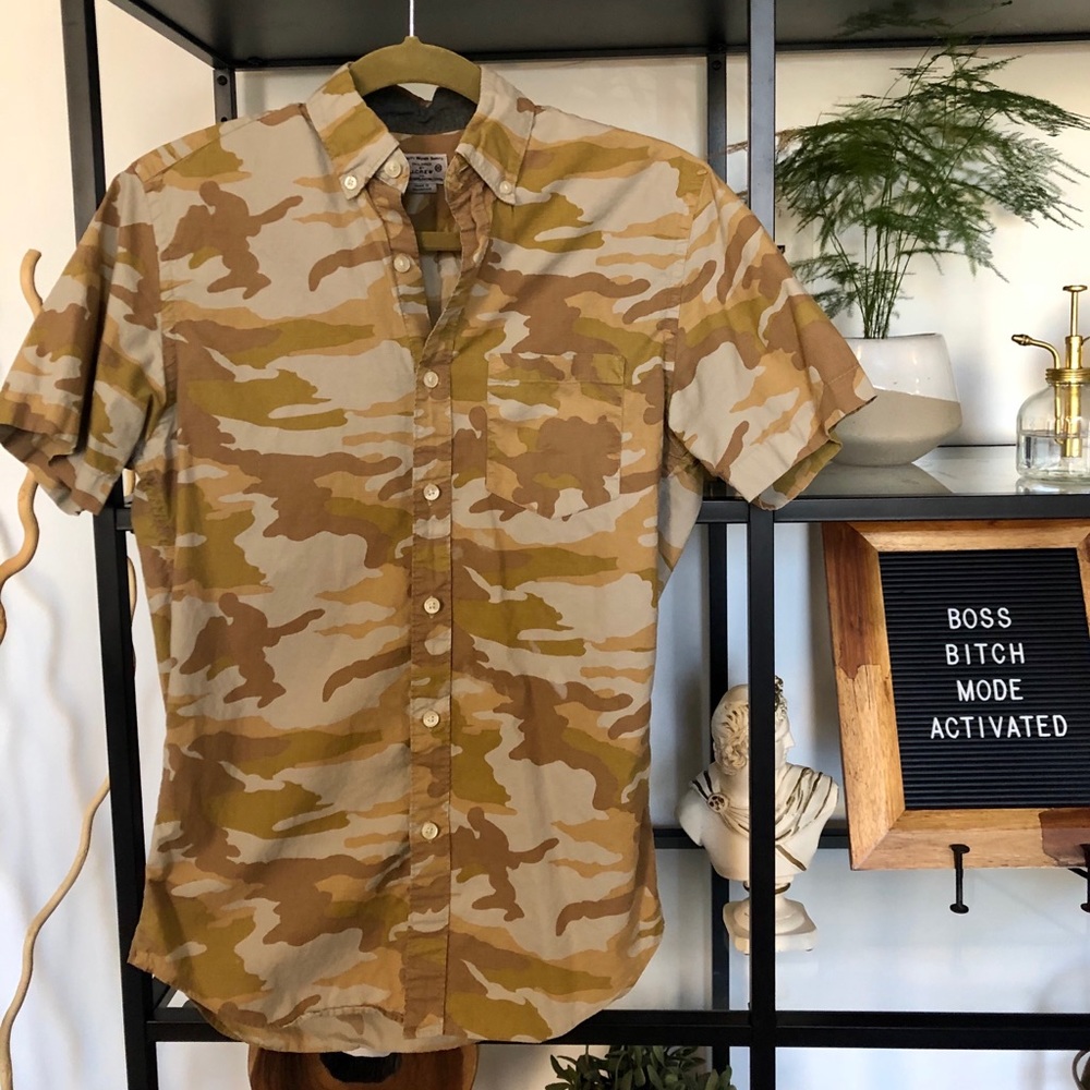 Men’s Fitted Camo shirt